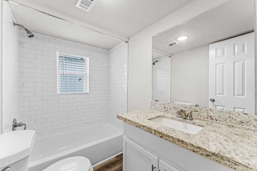 More Photos Of 6640 W Montgomery Rd, Houston Office For Sale