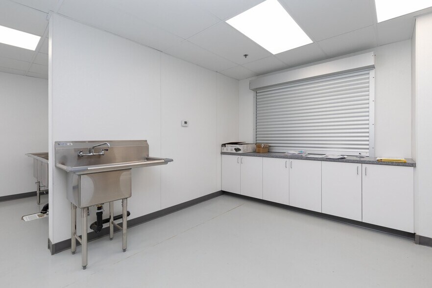 More Photos Of 2625 E Van Buren St, Phoenix Healthcare For Sale