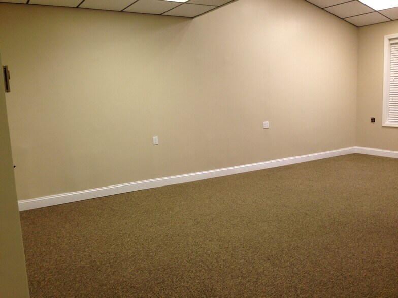 More Photos Of 38 Main St, Windsor Locks Office For Lease