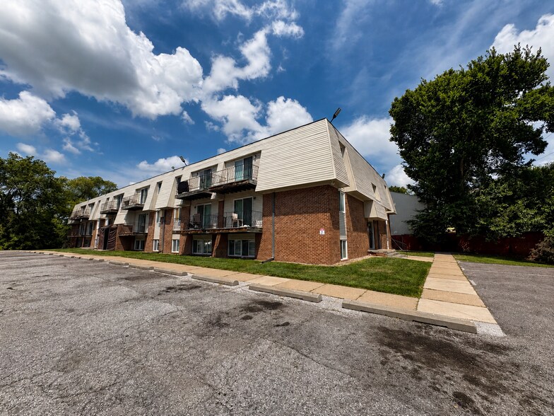 More Photos Of 7810 Blondo St, Omaha Apartments For Sale