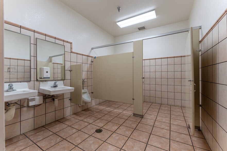 More Photos Of 1759 W Avenue J12, Lancaster Freestanding For Lease