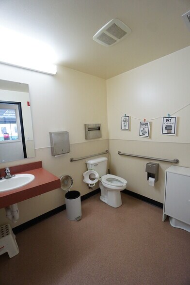 More Photos Of 6501 W Grandridge Blvd, Kennewick Unknown For Lease