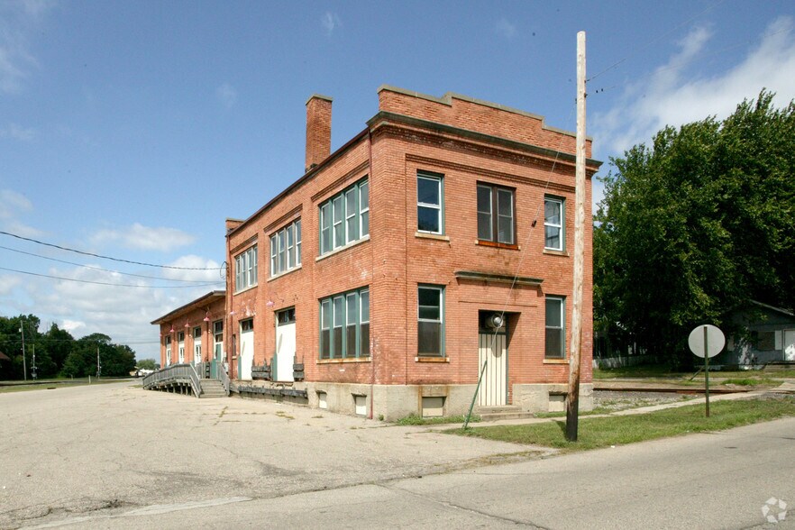 Primary Photo Of 301 N Clinton St, Albion Restaurant For Lease