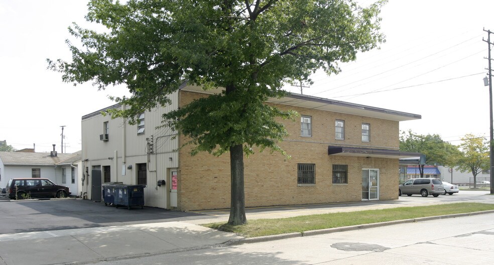 More Photos Of 6686-6690 Pearl Rd, Parma Heights Storefront For Lease