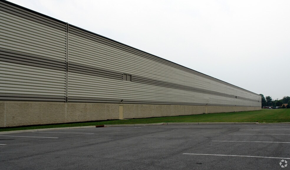 More Photos Of 1515 Burnt Mill Rd, Cherry Hill Distribution For Lease