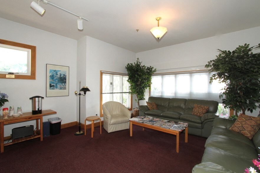 More Photos Of 6110 N Port Washington Rd, Milwaukee Office For Lease