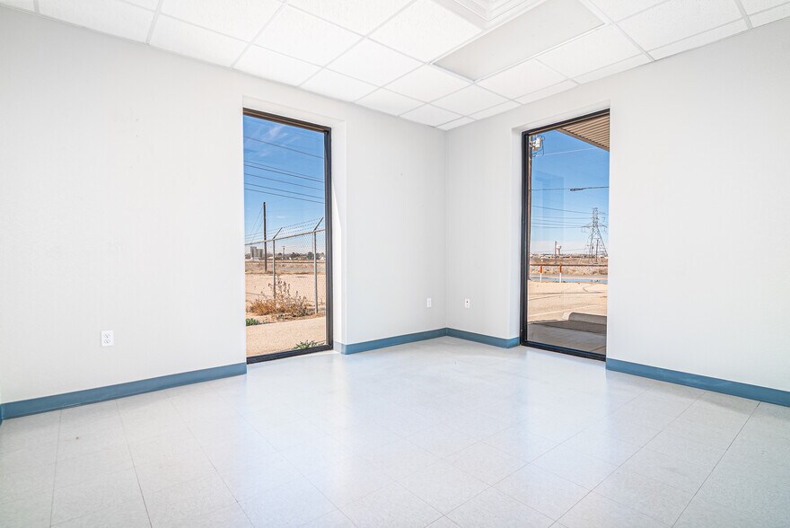 More Photos Of 10691 W Murphy St, Odessa Industrial For Lease