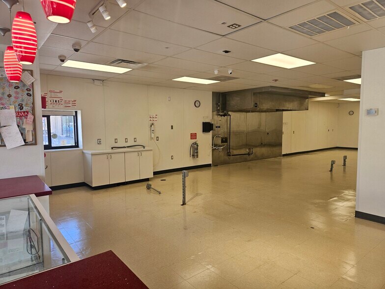 More Photos Of 1805 W Main St, Norman Storefront For Sale