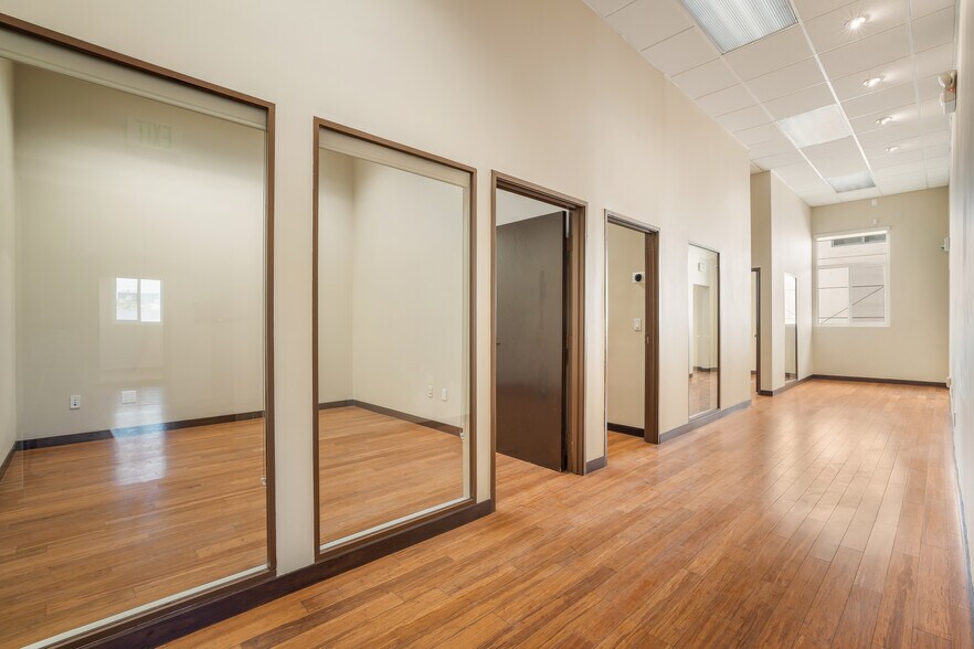 More Photos Of 120 S Doheny Dr, Beverly Hills Office For Lease