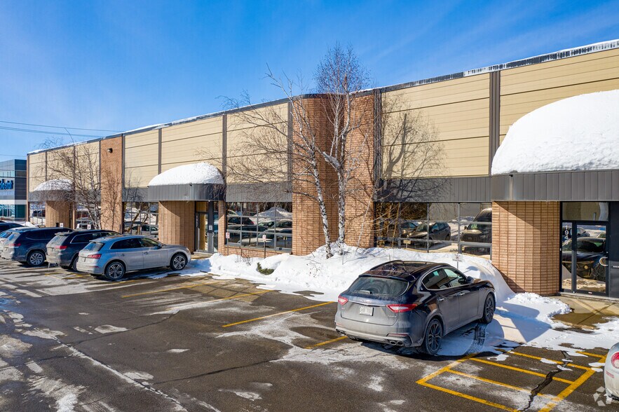 More Photos Of 1913-1959 Rue Le Chatelier, Laval Warehouse For Lease