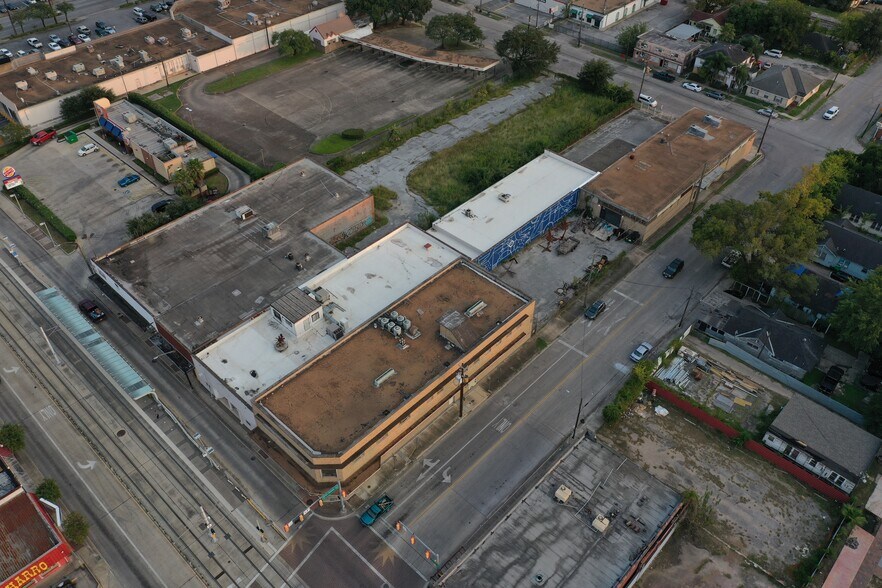 More Photos Of 6704 Harrisburg Blvd, Houston Freestanding For Lease