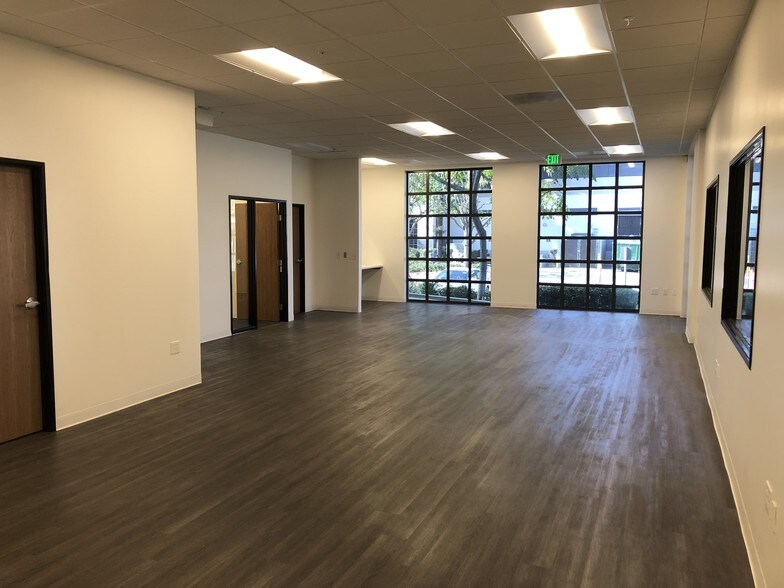 More Photos Of 2331-2359 E Pacifica Pl, Rancho Dominguez Warehouse For Lease