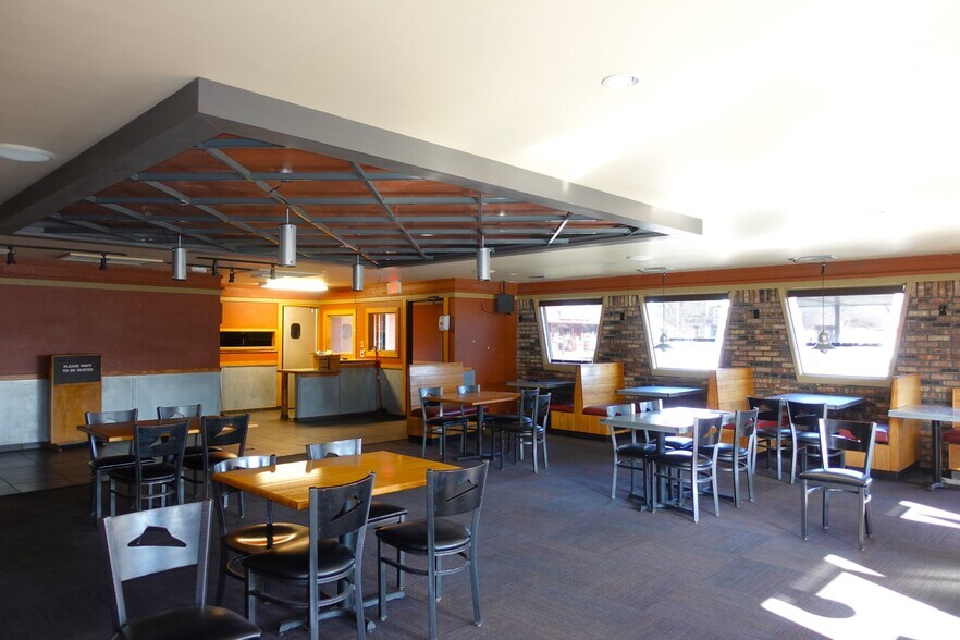 More Photos Of 1555 E Main St, Galesburg Fast Food For Lease