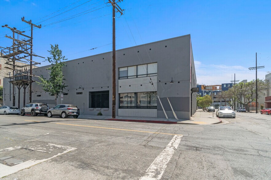 More Photos Of 941 E 2nd St, Los Angeles Industrial For Lease