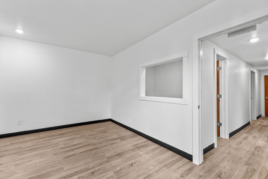 More Photos Of 2532 Spring Arbor Rd, Jackson Medical For Sale