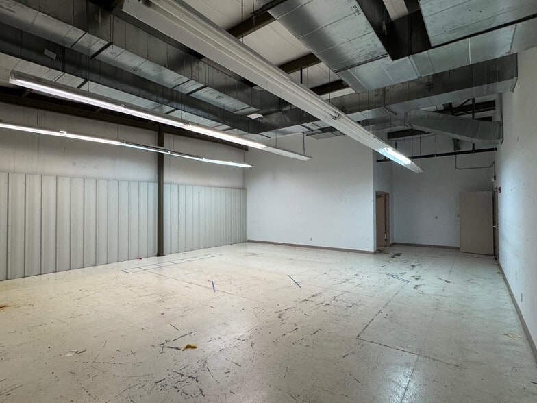 More Photos Of 6444 S 6th St, Springfield Research And Development For Sale