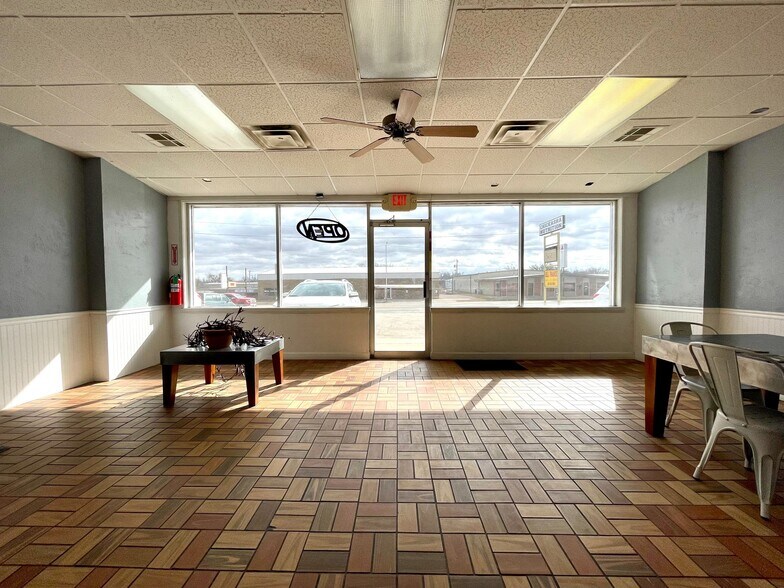 More Photos Of 914-920 S 4th St, Chickasha Storefront Retail Office For Sale