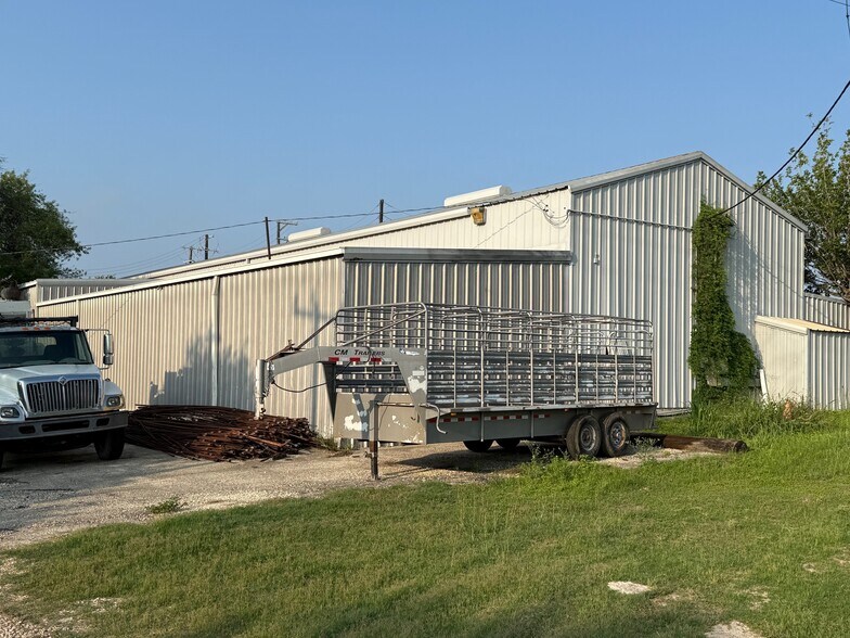More Photos Of 2954 SE Loop 410, San Antonio Contractor Storage Yard For Sale