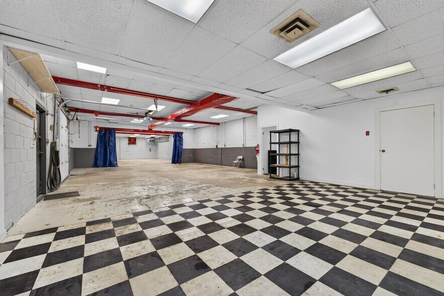 More Photos Of 1525 Parkway Ave, Trenton Manufacturing For Lease