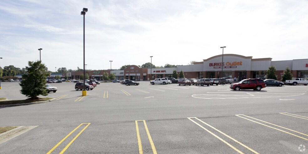 More Photos Of 700-726 Academy Dr, Bessemer Freestanding For Lease