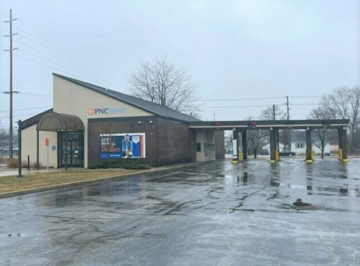 More Photos Of 2424 E Apple Ave, Muskegon Bank For Sale