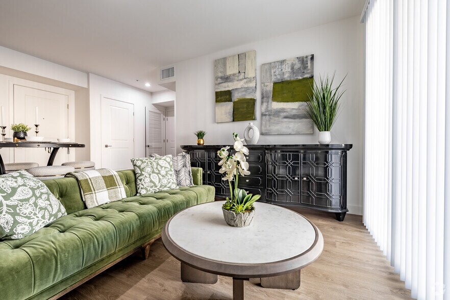 More Photos Of 6569-6581 N Van Nuys Blvd, Van Nuys Apartments For Lease