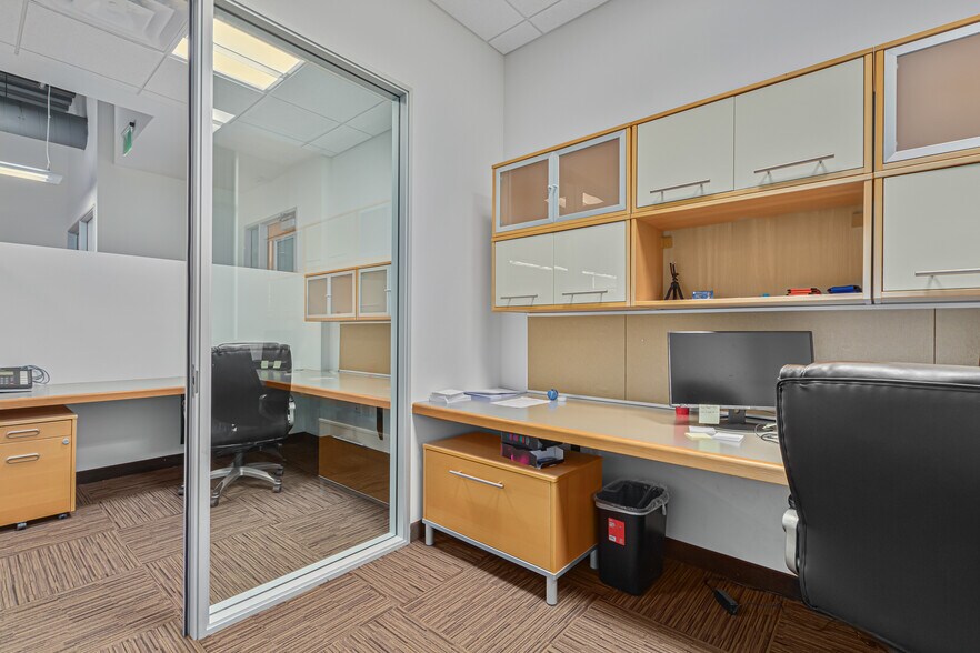 More Photos Of 4650 E Cotton Center Blvd, Phoenix Office For Lease