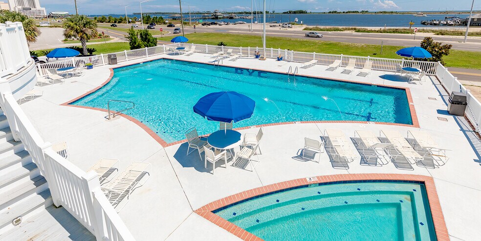 More Photos Of 408 Beach Blvd, Biloxi Freestanding For Sale