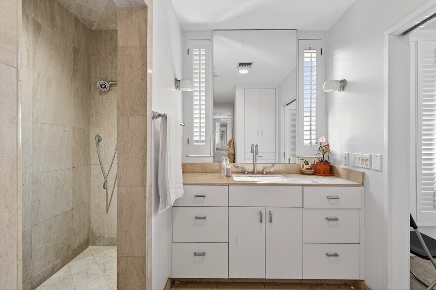 More Photos Of 910 N La Cienega Blvd, Los Angeles Storefront Retail Office For Sale