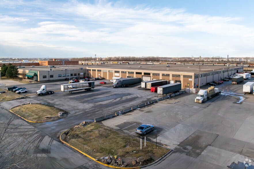 More Photos Of 1 Design Dr, North Kansas City Warehouse For Lease