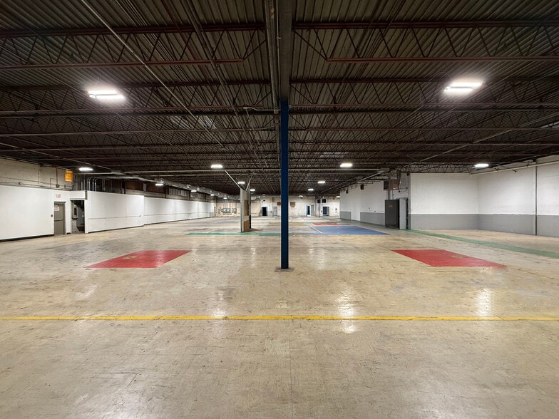 More Photos Of 200 Commerce Dr, Montgomeryville Warehouse For Lease