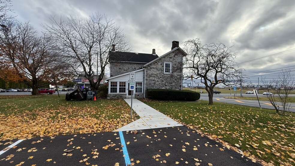 More Photos Of 797 Main St, Tatamy Office Residential For Lease