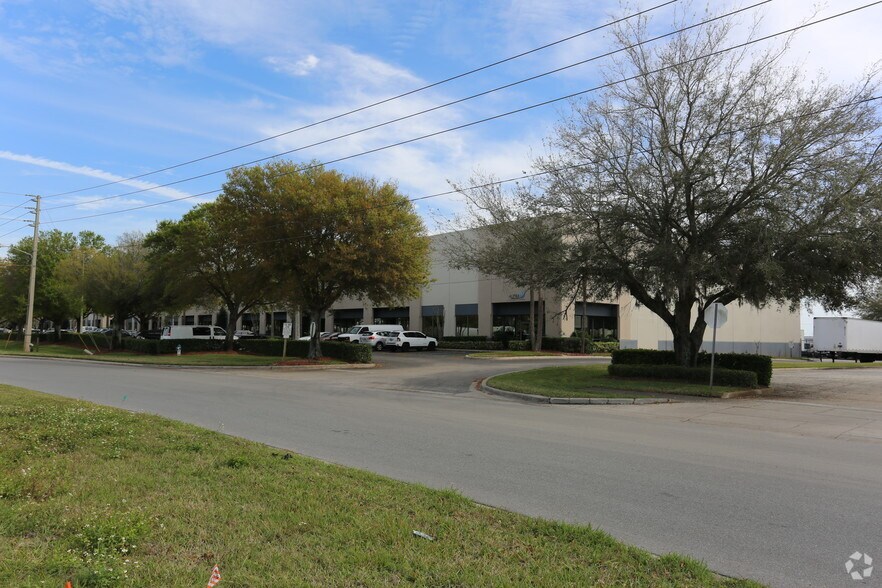 230 Sunport Ln, Orlando, FL 32809 Industrial For Lease