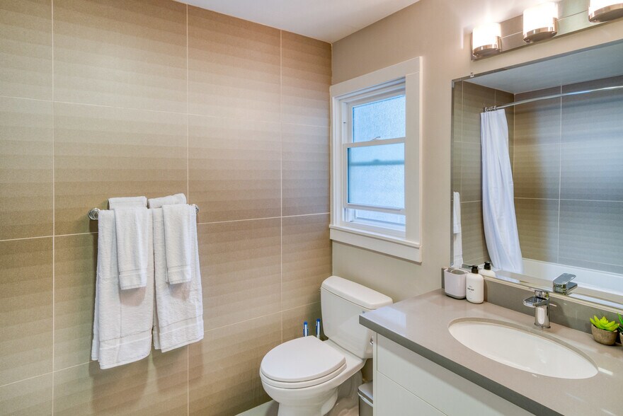More Photos Of 1668 Washington St, San Francisco Apartments For Sale