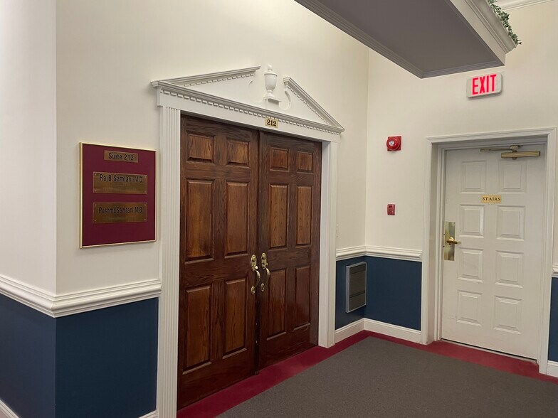 More Photos Of 11340 Pembrooke Sq, Waldorf Medical For Sale