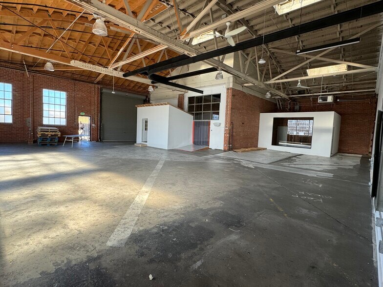 More Photos Of 2855 Mandela Pky, Oakland Distribution For Lease