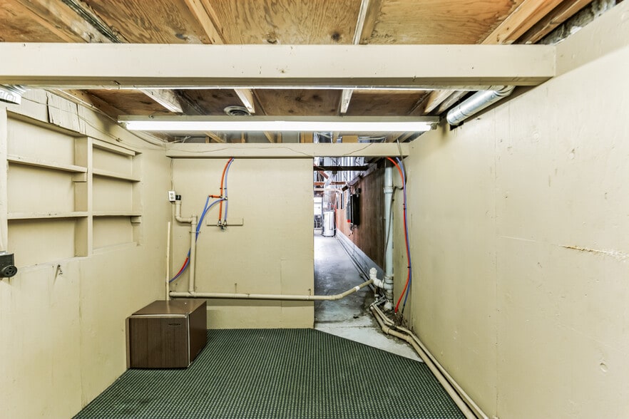 More Photos Of 65 E Fayette St, Uniontown Showroom For Sale