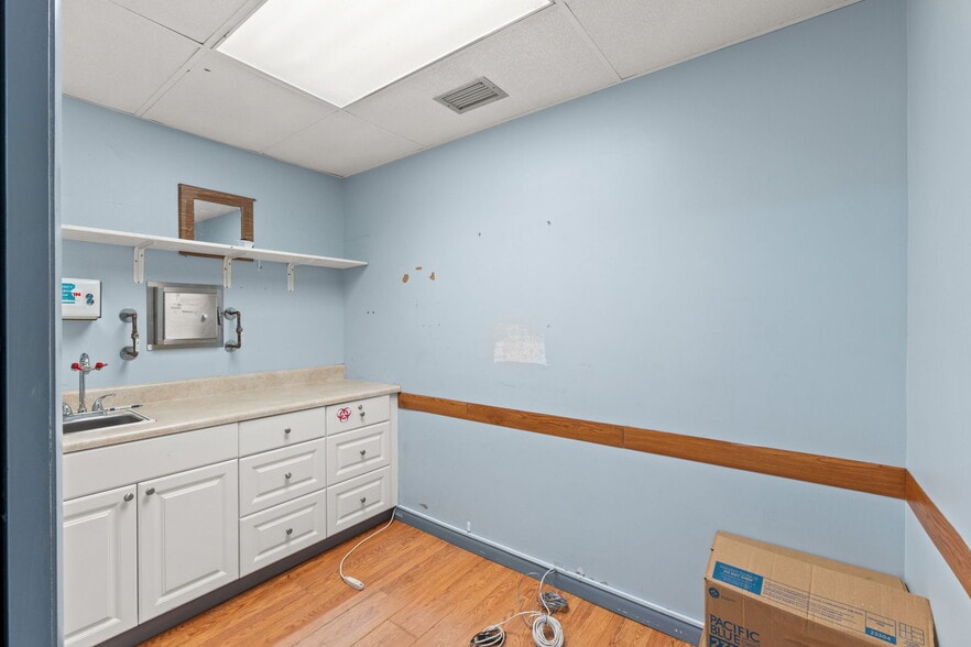 More Photos Of 215 W 6th St, Panama City Medical For Lease