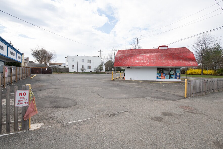 More Photos Of 735 E Hazelwood Ave, Rahway Freestanding For Sale