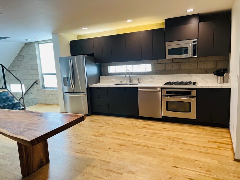 More Photos Of 6621 Melrose Ave, Los Angeles Loft Creative Space For Lease