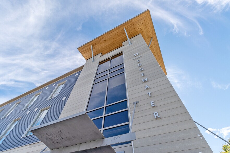 More Photos Of 11 Edgewater Cir, East Hampton Office For Lease