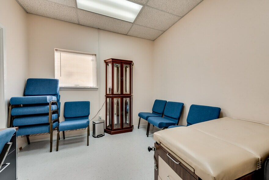 More Photos Of 912 Wright St, Arlington Medical For Sale