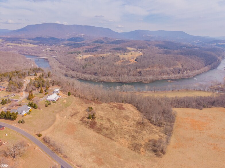 More Photos Of 125 River Ridge Dr, Pearisburg Hospitality For Sale