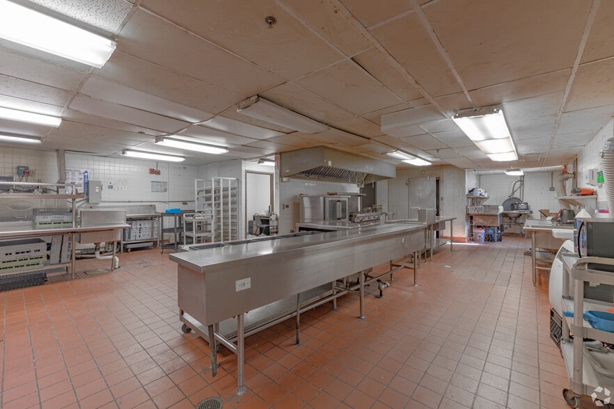 More Photos Of 3311 S Michigan Ave, Chicago Skilled Nursing Facility For Sale