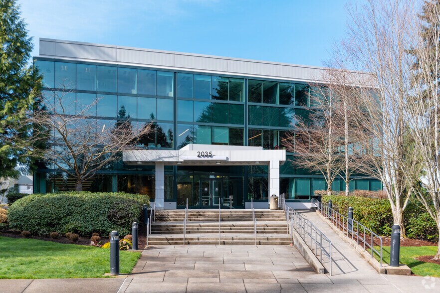 More Photos Of 2333 158th Ct NE, Bellevue Unknown For Lease