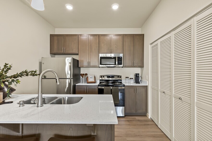 More Photos Of 7011 NE 126th St, Vancouver Apartments For Sale