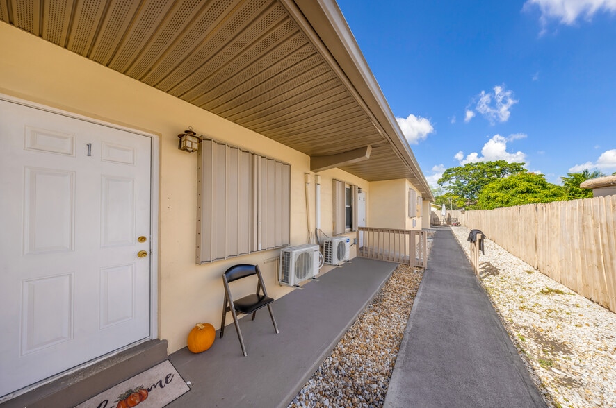 More Photos Of 223 SW 5th Ct, Deerfield Beach Multifamily For Sale