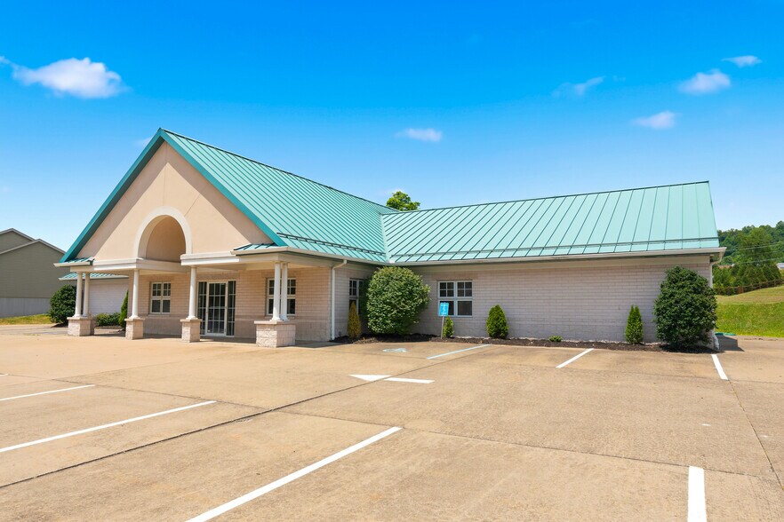 More Photos Of 1703 Locust Ave, Fairmont Medical For Sale