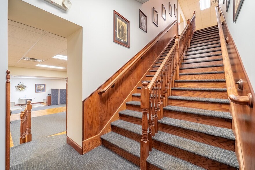 More Photos Of 9 Stewart St, Franklin Office For Sale
