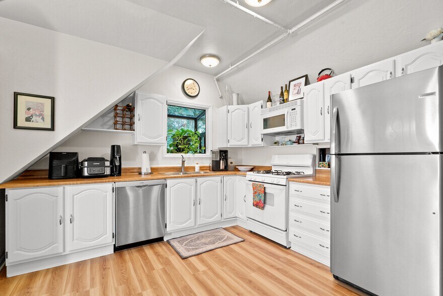 More Photos Of 7919 Empire Grade, Santa Cruz Multifamily For Sale